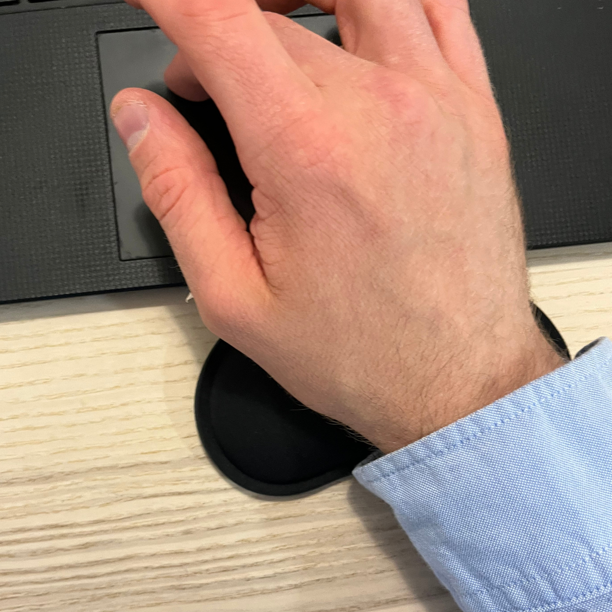Ergonominen rannetuki hiirikädelle