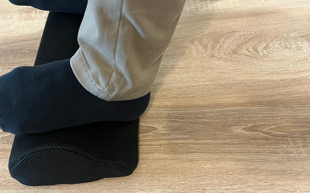 Ergonominen jalkatuki, pehmeä