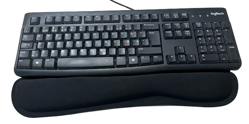 Rannetuki näppäimistön eteen